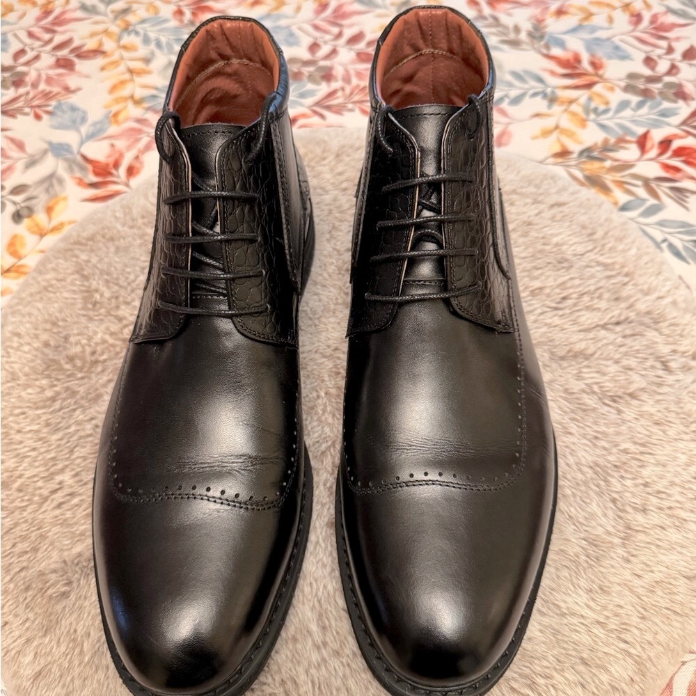Sleek Black Men's Leather Boots